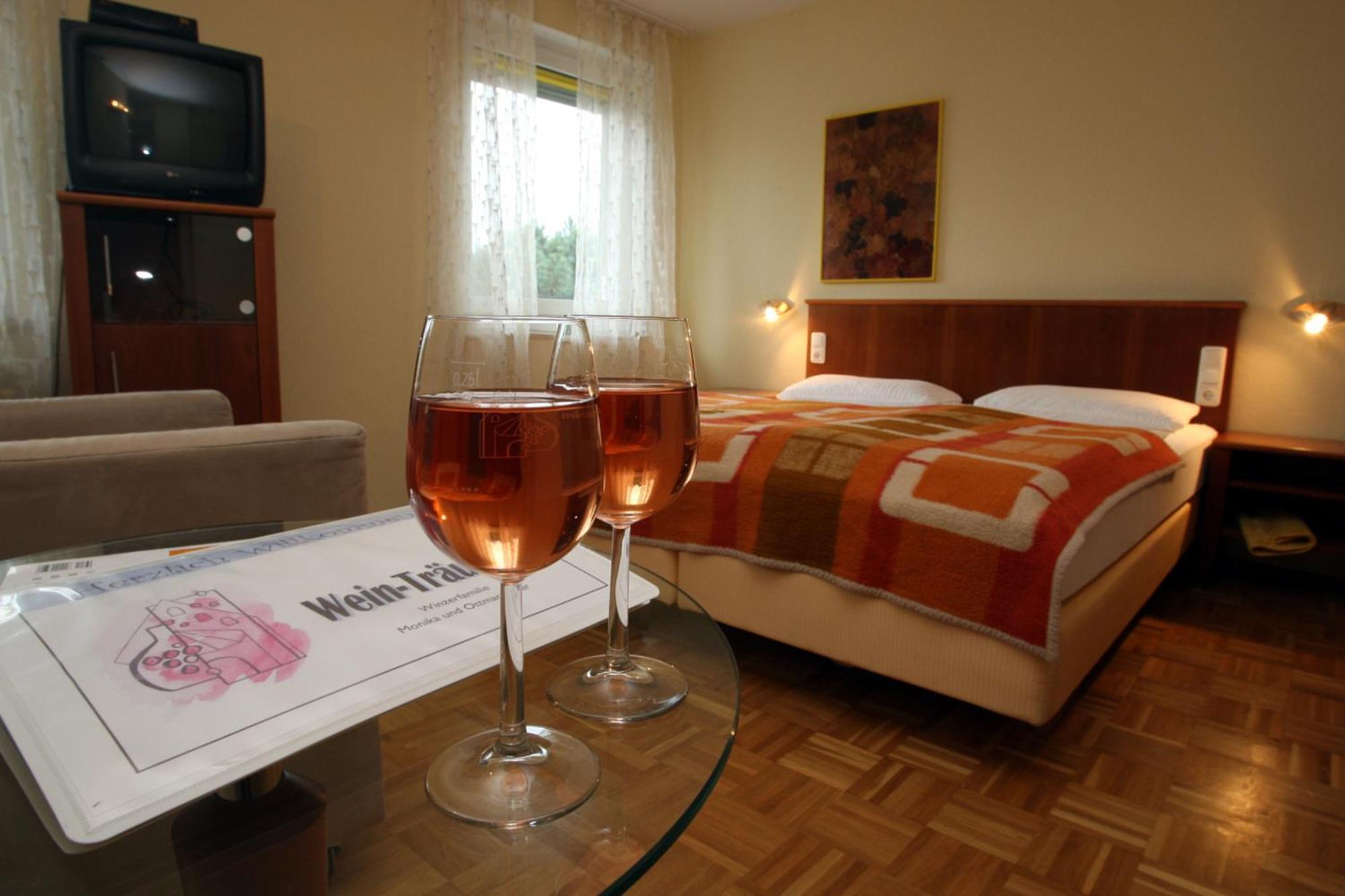 Wein-Traeume Hotel Thuengersheim Bagian luar foto